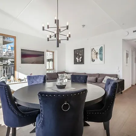 Amazing Luxury On The Waterfront! 73sqm Apartment *