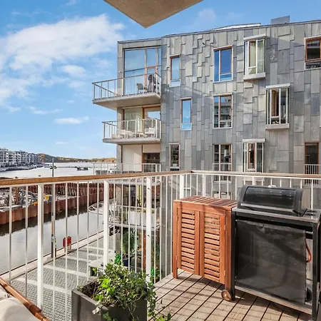 Amazing Luxury On The Waterfront! 73sqm Апартаменты