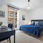 Amazing Luxury On The Waterfront! 73sqm 아파트 *