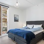 Amazing Luxury On The Waterfront! 73sqm