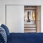 Amazing Luxury On The Waterfront! 73sqm 아파트 *