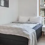 Amazing Luxury On The Waterfront! 73sqm 아파트